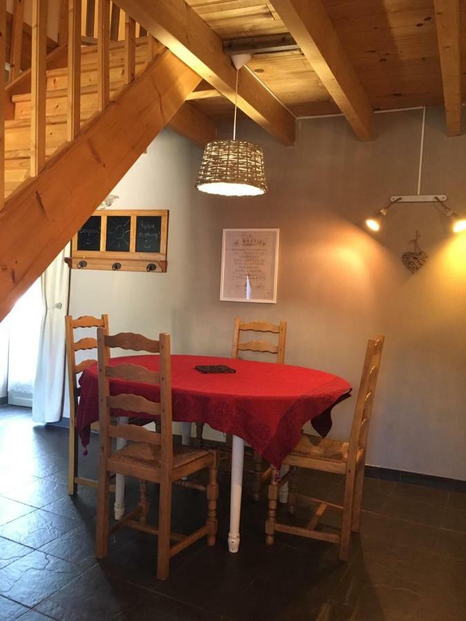 Gites De La Touche Aux Pourvoirs Комбург Екстериор снимка